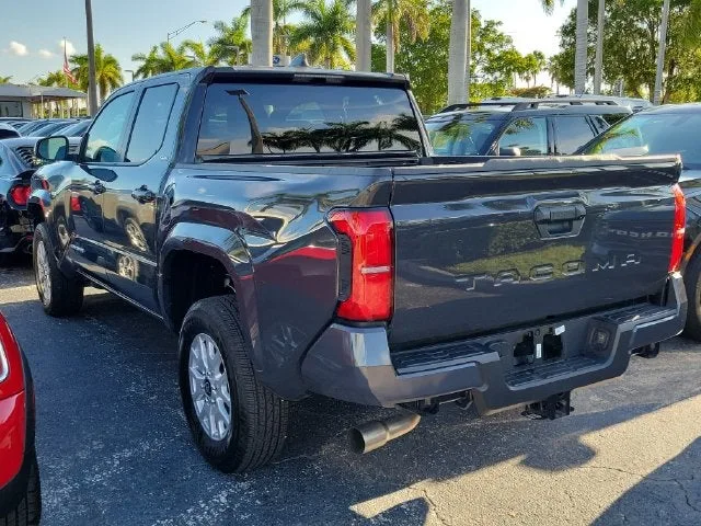 2025 Toyota Tacoma SR5 photo 4