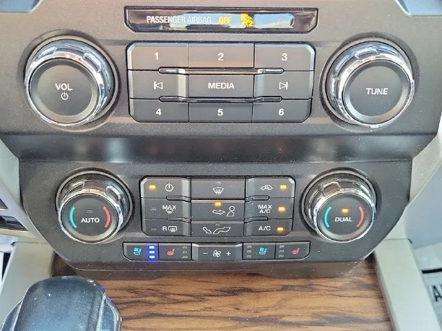 2019 Ford F-150 Lariat photo 28