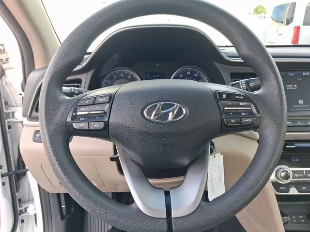 2020 Hyundai Elantra SEL photo 14