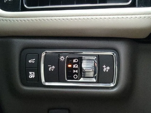 2023 Lincoln Nautilus Standard photo 12