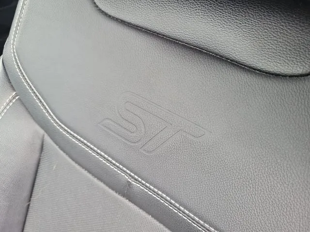 2023 Ford Explorer ST photo 11
