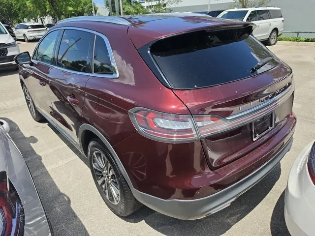 2023 Lincoln Nautilus Standard photo 3