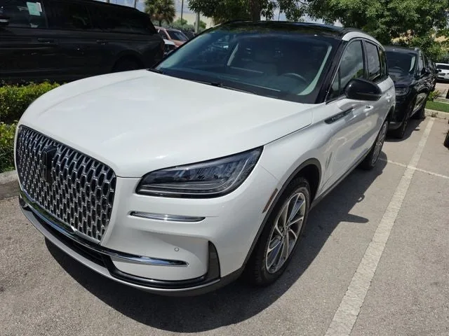 2025 Lincoln Corsair Premiere photo 2