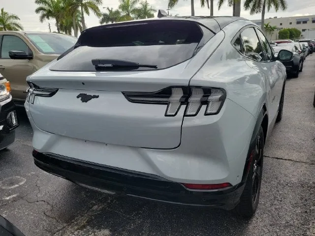 2023 Ford Mustang Mach-E Premium photo 3