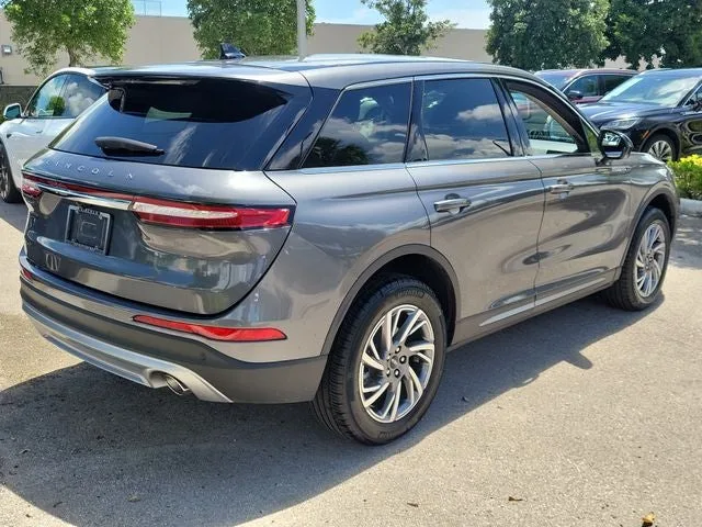 2025 Lincoln Corsair Premiere photo 6