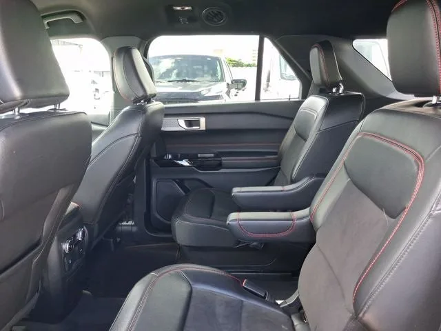 2023 Ford Explorer ST-Line photo 6