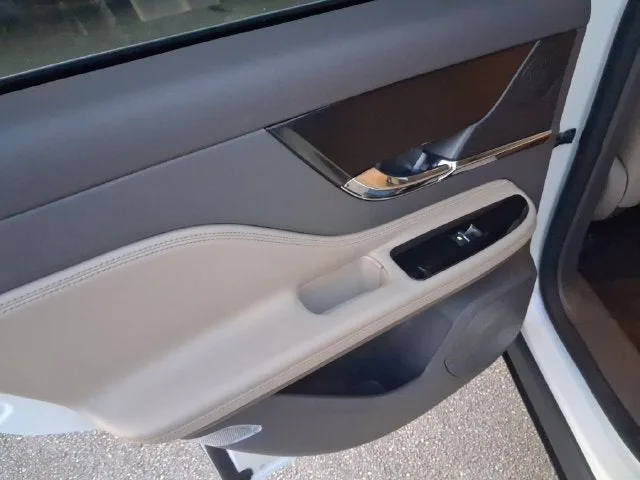2024 Lincoln Corsair Premiere photo 9