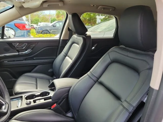 2024 Lincoln Corsair Premiere photo 11