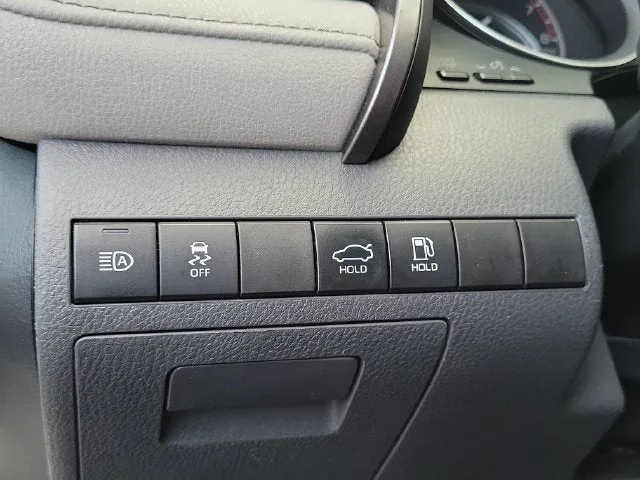 2022 Toyota Camry LE photo 12