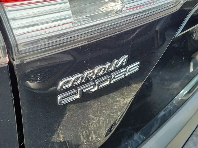 2022 Toyota Corolla Cross LE photo 5