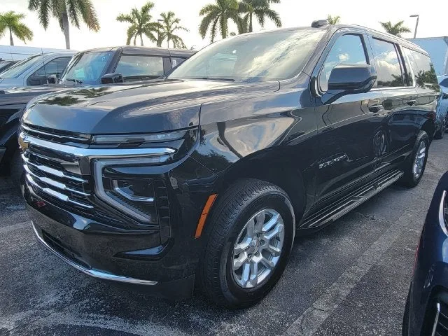2025 Chevrolet Suburban LT photo 32