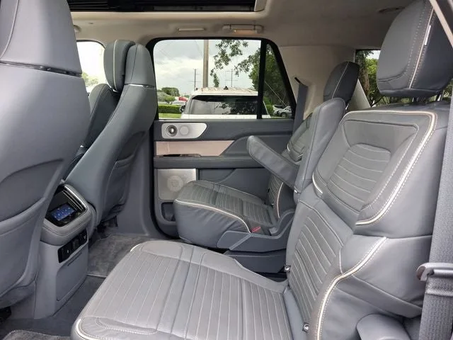 2022 Lincoln Navigator L Black Label photo 6