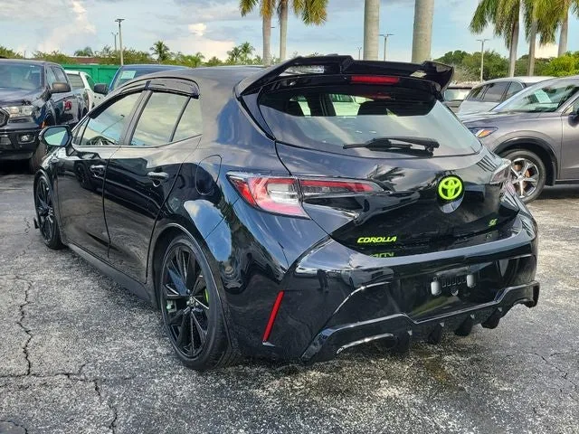 2022 Toyota Corolla Hatchback SE Nightshade Edition photo 4