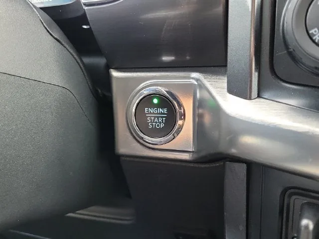 2023 Ford F-150 Lariat photo 25