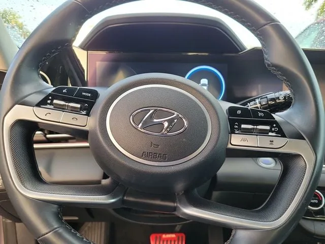 2022 Hyundai Elantra Limited photo 19