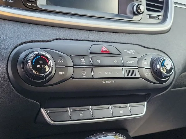 2018 Kia Sorento LX photo 24