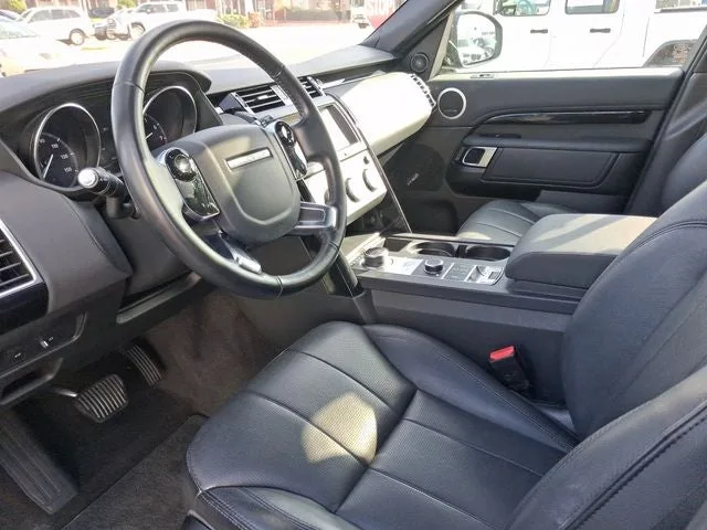 2020 Land Rover Discovery SE photo 10