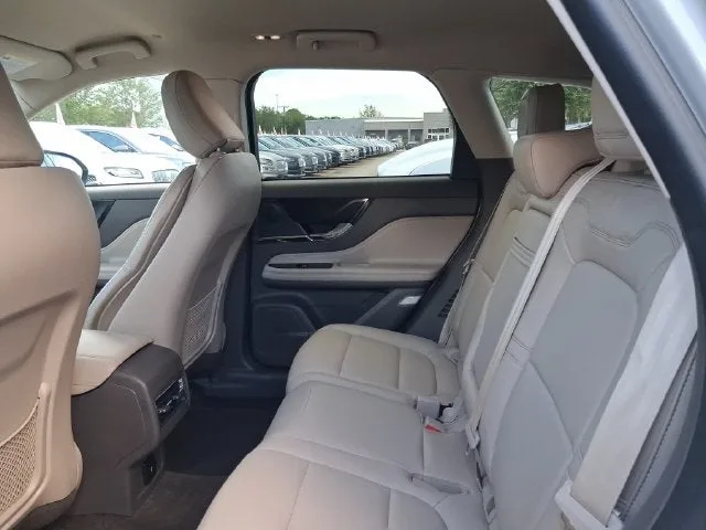 2023 Lincoln Corsair Standard photo 6