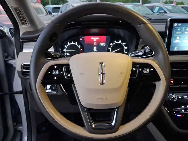 2022 Lincoln Corsair Standard photo 15