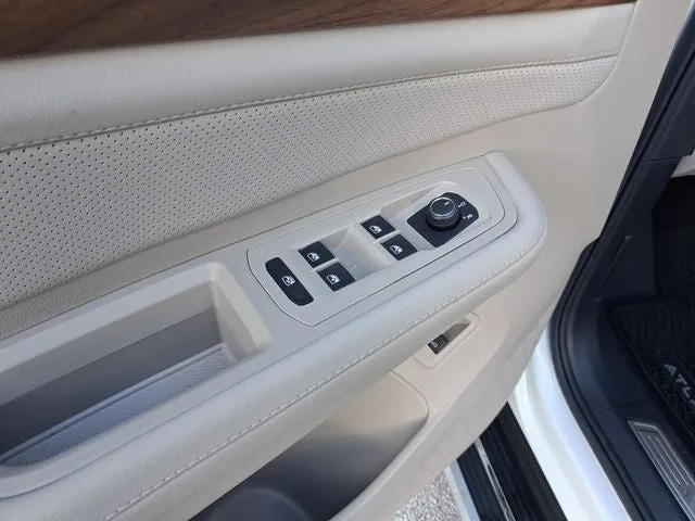2026 Volkswagen Atlas 2.0T SE w/Technology photo 15