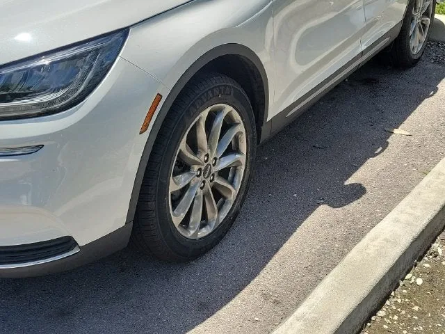 2022 Lincoln Corsair Standard photo 4