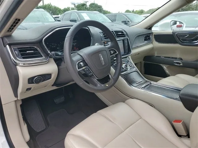 2020 Lincoln Continental Standard photo 8