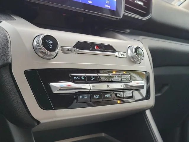 2023 Ford Explorer Base photo 21