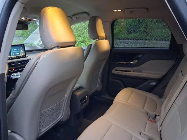 2023 Lincoln Corsair Standard photo 5