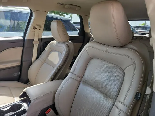 2022 Lincoln Corsair Standard photo 9