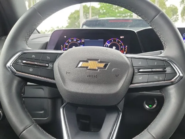 2025 Chevrolet Suburban LT photo 18