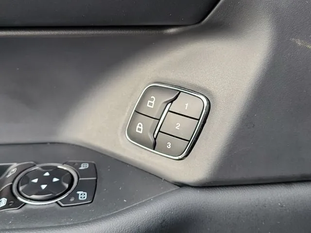 2023 Ford Expedition Max Platinum photo 18