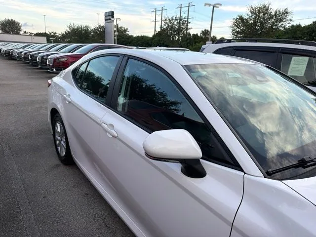 2025 Toyota Camry SE photo 23