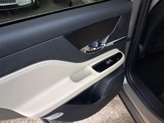 2025 Lincoln Corsair Premiere photo 9
