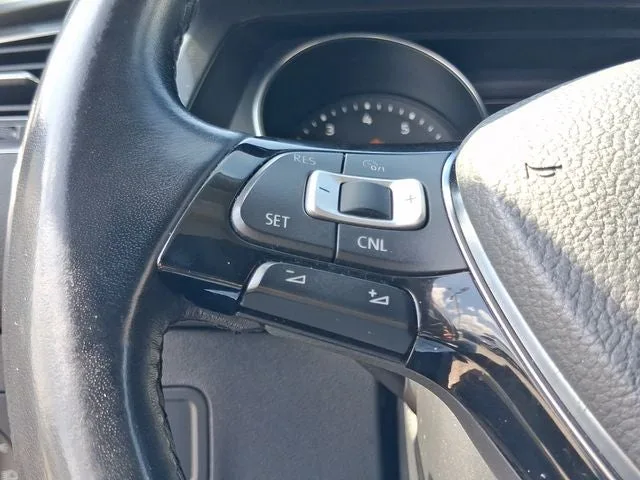 2018 Volkswagen Tiguan 2.0T SE photo 17