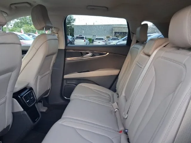 2023 Lincoln Nautilus Standard photo 6
