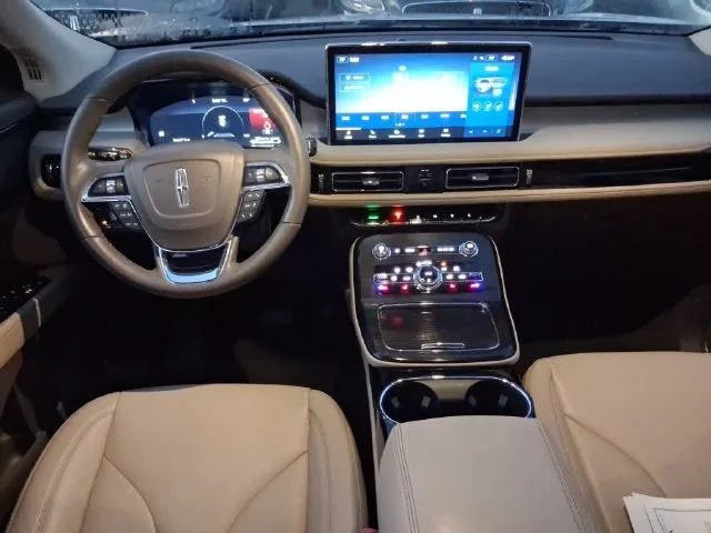 2023 Lincoln Nautilus Standard photo 7
