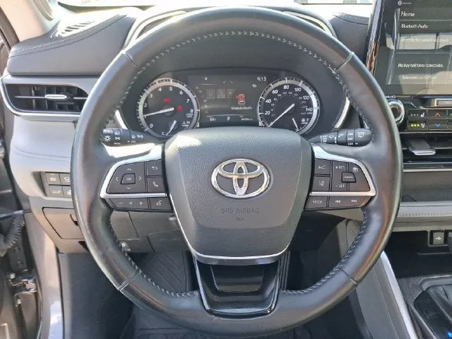 2021 Toyota Highlander Limited photo 16
