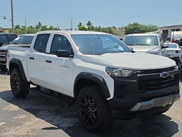 2024 Chevrolet Colorado Trail Boss photo 3