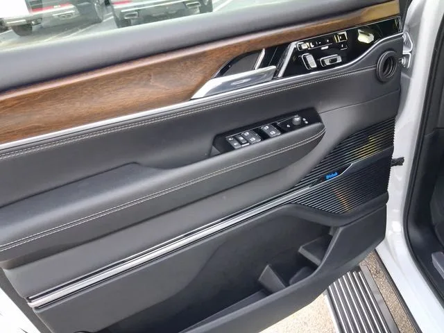 2022 Jeep Grand Wagoneer Series I photo 14