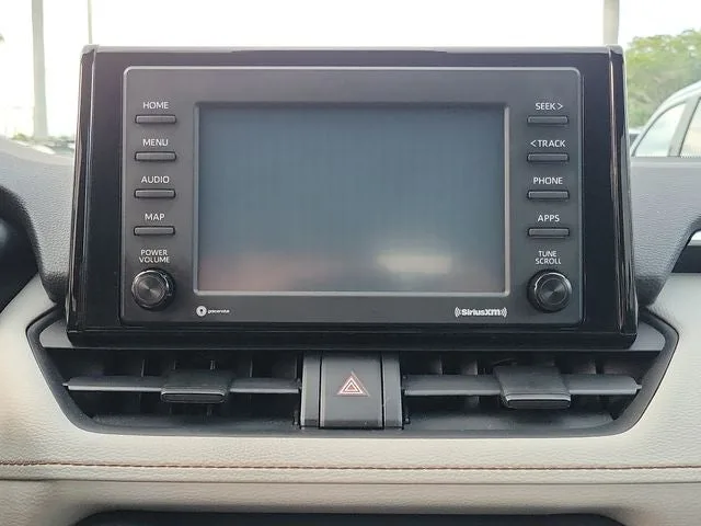2020 Toyota RAV4 XLE photo 23