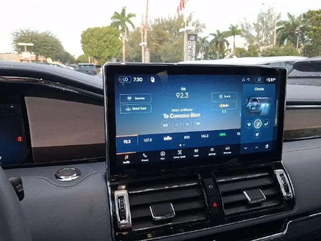 2023 Lincoln Navigator L Black Label photo 18