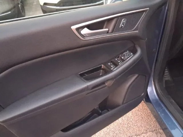2019 Ford Edge SEL photo 11