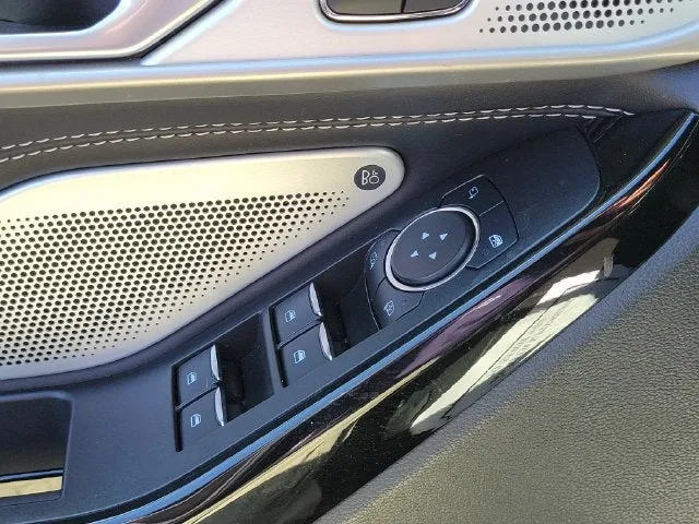 2023 Ford Explorer ST photo 17