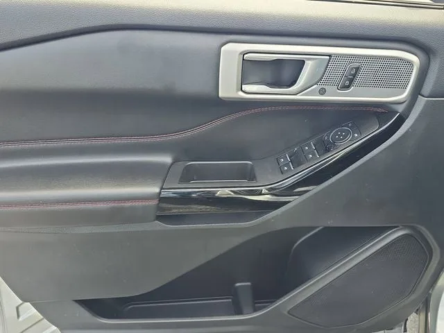 2023 Ford Explorer ST-Line photo 14
