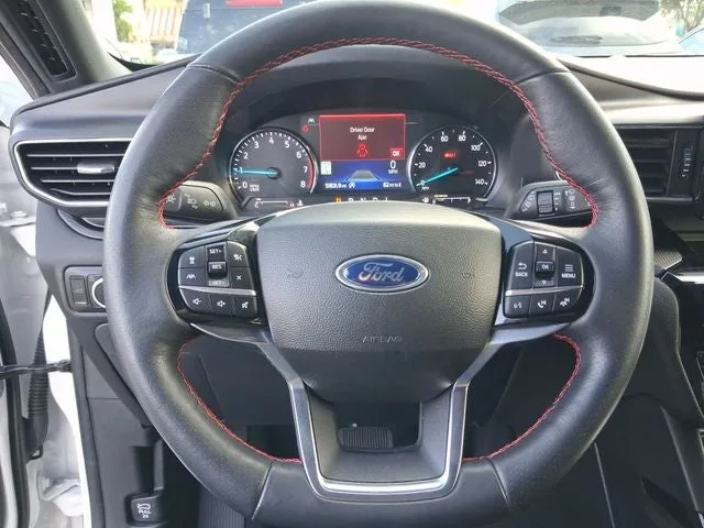 2024 Ford Explorer ST-Line photo 15