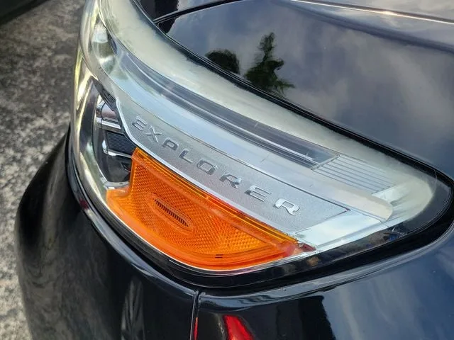 2021 Ford Explorer XLT photo 8