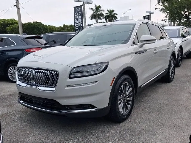2023 Lincoln Nautilus Standard photo 2
