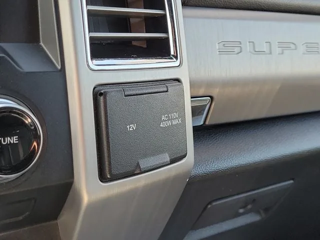 2018 Ford F-250SD Platinum photo 32