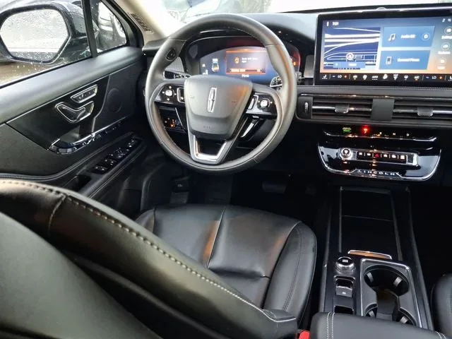 2023 Lincoln Corsair Standard photo 8