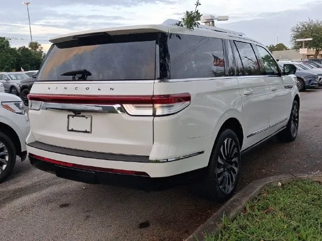 2023 Lincoln Navigator L Black Label photo 4